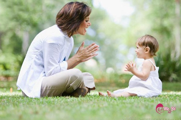 Trẻ con hay bắt chước mọi hành vi của người lớn là tốt hay xấu?