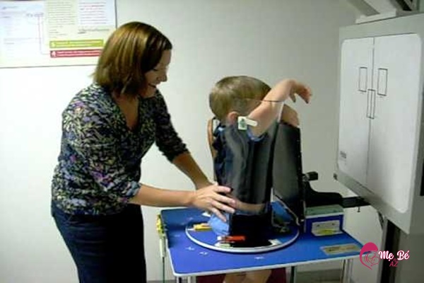 Mẹ không nên tự ý cho trẻ chụp X - quang