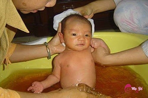 Vệ sinh cho trẻ bị hăm