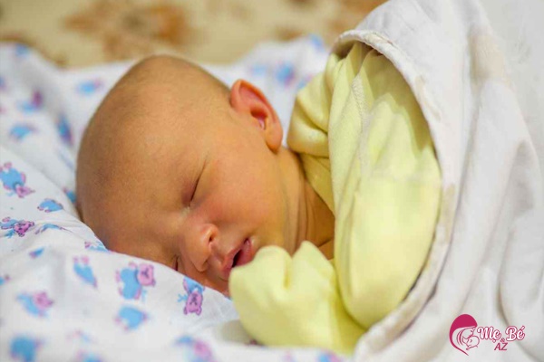 Trẻ Sơ Sinh Bị Vàng Da: Có Nên Tắm Lá Không? Trẻ sơ sinh rất hay bị vàng da