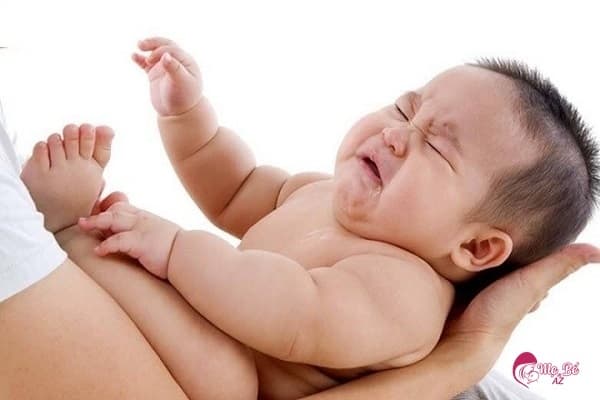 Trẻ sơ sinh lười bú mẹ có thể do nhiều nguyên nhân