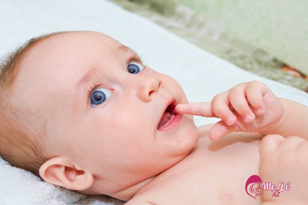 Mút tay nhiều có thể gây hại cho trẻ