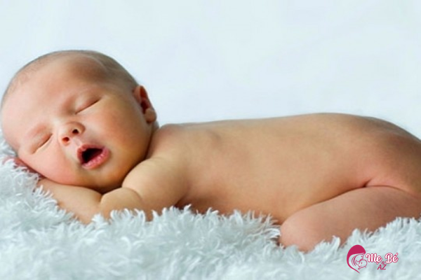 Trẻ Sơ Sinh Nằm Sấp: Lợi Hay Hại? Tư Thế Nằm An Toàn Cho Bé Trẻ sơ sinh nằm sấp mang lại nhiều lợi ích