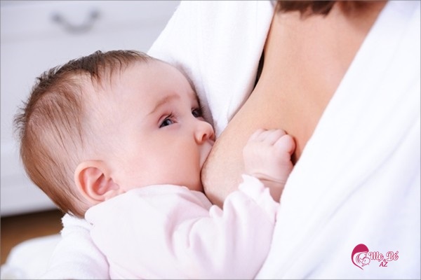 Trẻ Sơ Sinh Bú Sữa Mẹ Và Sữa Công Thức: Lợi Ích Và Hạn Chế Sữa mẹ là lựa chọn hàng đầu cho trẻ sơ sinh