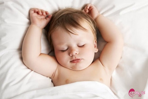 Tư thế ngủ cho trẻ sơ sinh