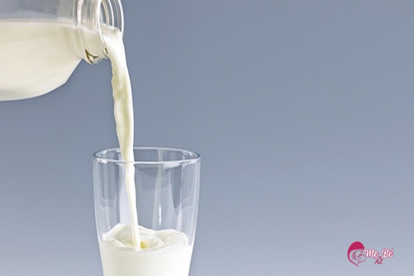 Mẹ có nên cho trẻ 2 tuổi uống sữa đêm không?