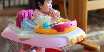 Nên Cho Trẻ Ngồi Xe Tập Đi Khi Nào?